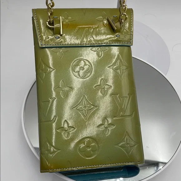 Louis Vuitton Olive Green Crossbody Bag - Picture 2 of 12